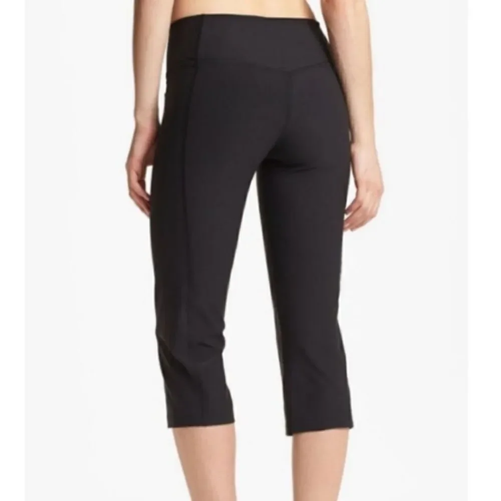 Nike Women's Black DRI-FIT One Legend Capri Leggings